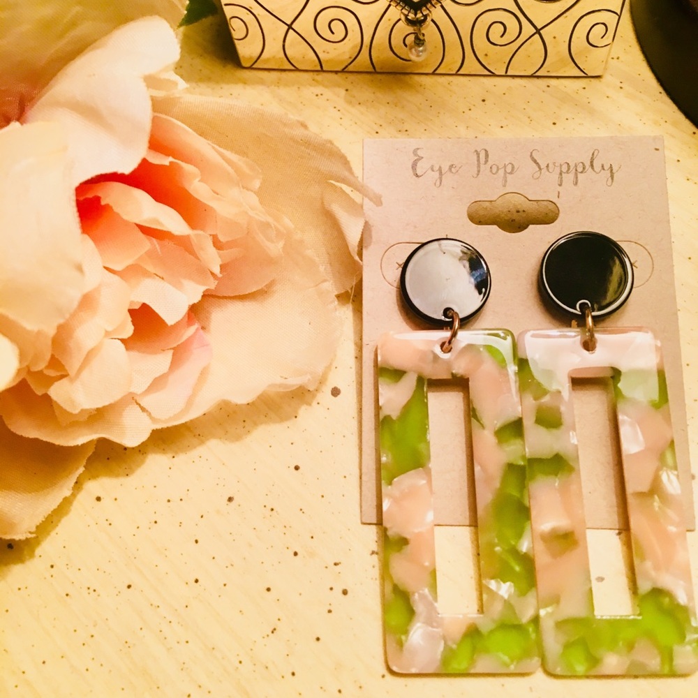 Eye Pop Supply Earrings!